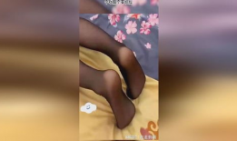 美女被挠脚心视频,太治愈了！